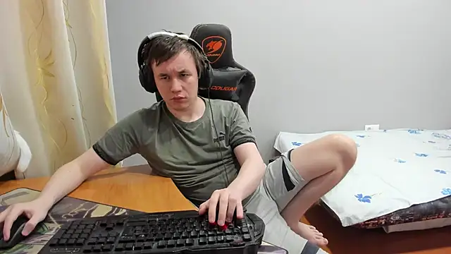 iliaskrislove online show from January 18, 8:01 pm