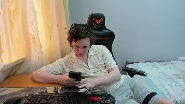 Snapshot of iliaskrislove chatting on April 21, 8:09 am iliaskrislove online show from April 21, 8:09 am
