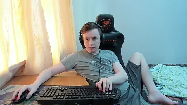 Snapshot of iliaskrislove chatting on June 2, 6:37 am iliaskrislove online show from June 2, 6:37 am