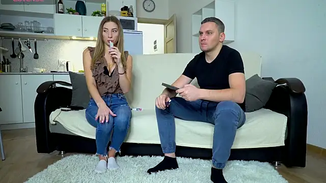 littlesweettifany online show from December 9, 1:02 pm