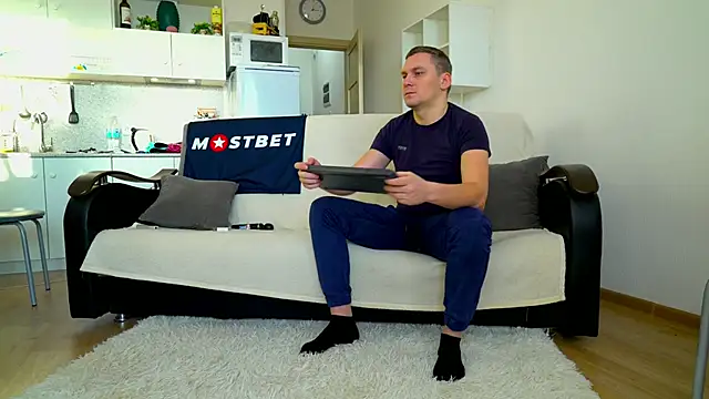 littlesweettifany online show from December 18, 8:53 am