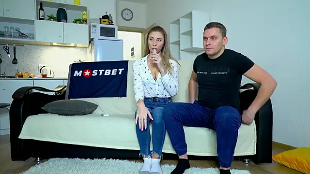 littlesweettifany online show from December 22, 9:22 am