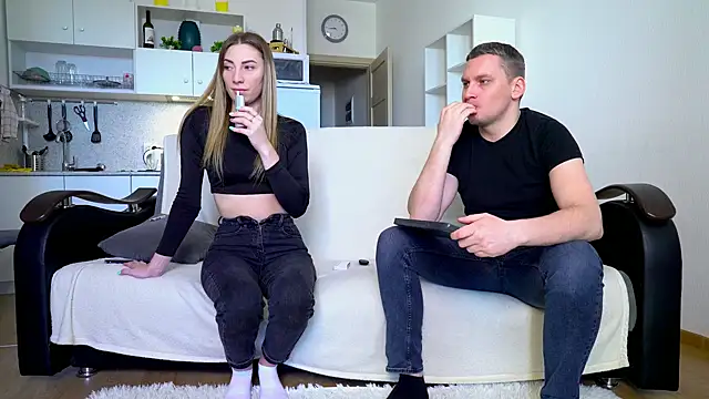 littlesweettifany online show from March 7, 12:23 pm