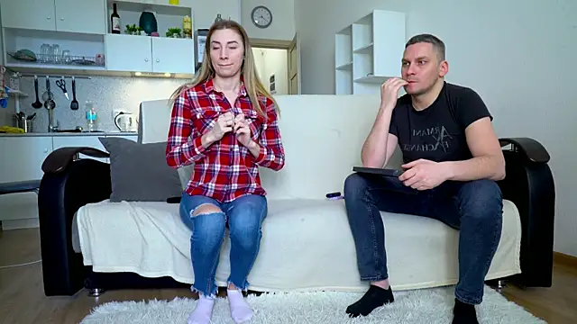 littlesweettifany online show from March 17, 12:46 pm