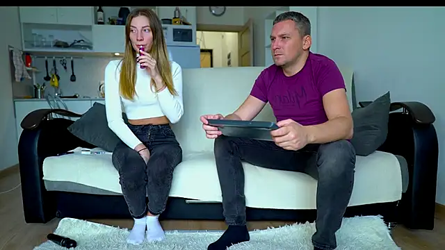 littlesweettifany online show from October 6, 11:18 am