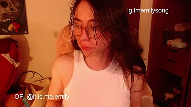 Snapshot of emily_pearl_ chatting on February 10, 11:09 pm emily pearl online show from February 10, 11:09 pm