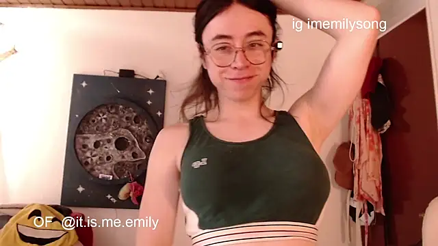 Snapshot of emily_pearl_ chatting on March 3, 4:13 pm emily pearl online show from March 3, 4:13 pm