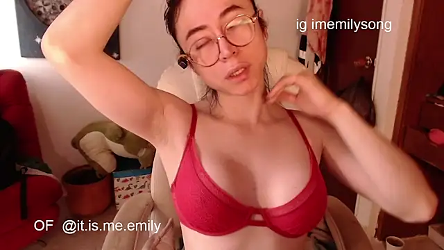 Snapshot of emily_pearl_ chatting on March 7, 3:20 pm emily pearl online show from March 7, 3:20 pm