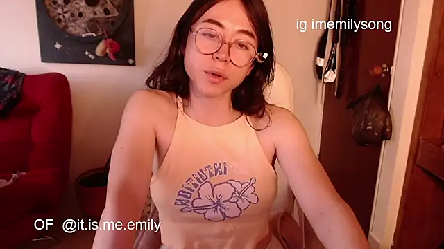 Snapshot of emily_pearl_ chatting on March 14, 10:59 pm emily pearl online show from March 14, 10:59 pm