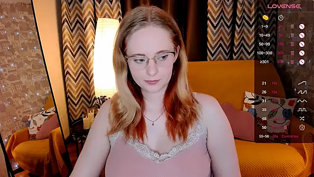 Snapshot of Aemilia_ chatting on April 21, 2:26 am Aemilia online show from April 21, 2:26 am