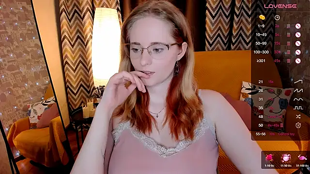 Snapshot of Aemilia_ chatting on April 21, 2:51 am Aemilia online show from April 21, 2:51 am