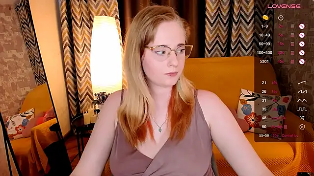 Snapshot of Aemilia_ chatting on May 1, 8:30 am Aemilia online show from May 1, 8:30 am