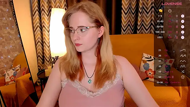Snapshot of Aemilia_ chatting on May 6, 8:41 am Aemilia online show from May 6, 8:41 am