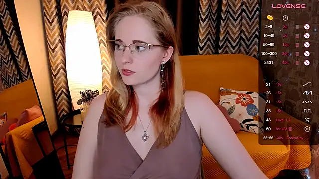 Snapshot of Aemilia_ chatting on May 15, 8:43 am Aemilia online show from May 15, 8:43 am