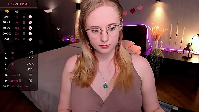 Snapshot of Aemilia_ chatting on May 24, 8:52 am Aemilia online show from May 24, 8:52 am
