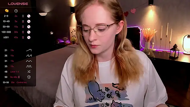Snapshot of Aemilia_ chatting on June 7, 8:29 am Aemilia online show from June 7, 8:29 am