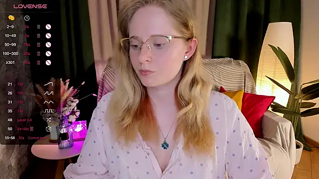 Snapshot of Aemilia_ chatting on June 8, 8:48 am Aemilia online show from June 8, 8:48 am