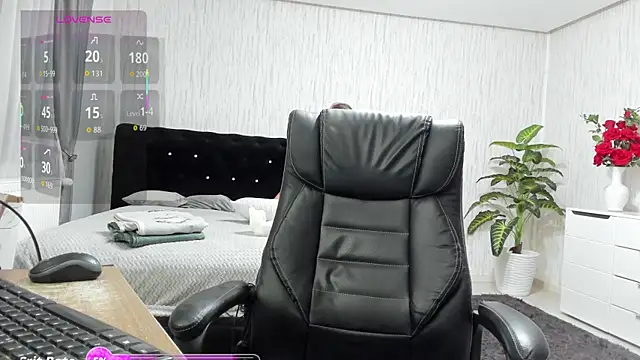 Snapshot of KattyeFox chatting on October 1, 9:32 pm KattyeFox online show from October 1, 9:32 pm