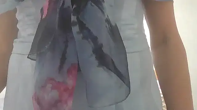 Snapshot of HollyJewel chatting on December 10, 4:27 pm HollyJewel online show from December 10, 4:27 pm