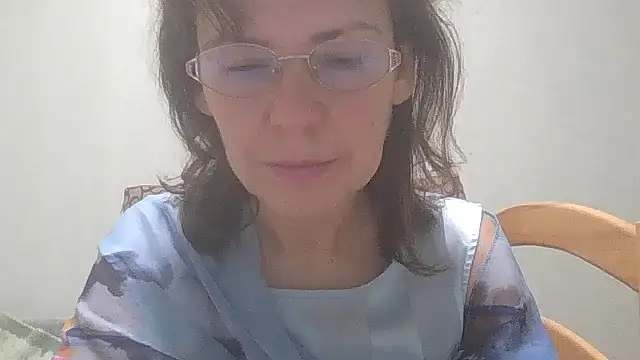 Snapshot of HollyJewel chatting on December 10, 7:43 pm HollyJewel online show from December 10, 7:43 pm