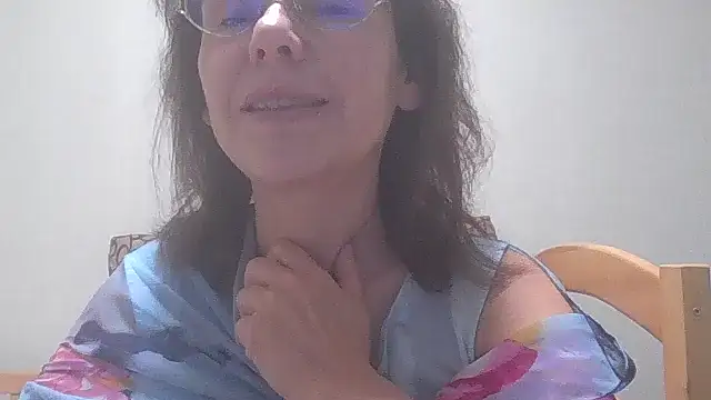 Snapshot of HollyJewel chatting on December 12, 4:21 pm HollyJewel online show from December 12, 4:21 pm