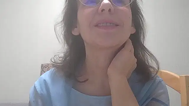 Snapshot of HollyJewel chatting on December 13, 4:16 pm HollyJewel online show from December 13, 4:16 pm