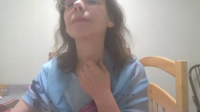 Snapshot of HollyJewel chatting on December 13, 7:32 pm HollyJewel online show from December 13, 7:32 pm