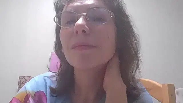 Snapshot of HollyJewel chatting on February 12, 8:29 pm HollyJewel online show from February 12, 8:29 pm