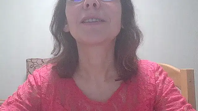 Snapshot of HollyJewel chatting on February 14, 7:33 pm HollyJewel online show from February 14, 7:33 pm