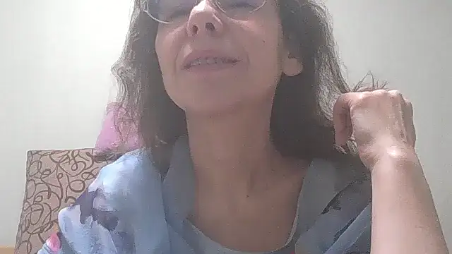 Snapshot of HollyJewel chatting on February 18, 6:15 pm HollyJewel online show from February 18, 6:15 pm