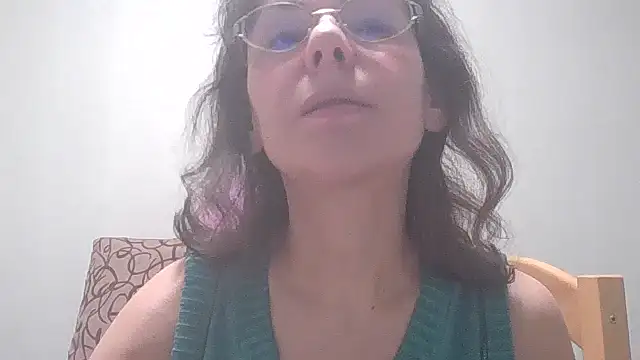 Snapshot of HollyJewel chatting on March 6, 6:26 pm HollyJewel online show from March 6, 6:26 pm