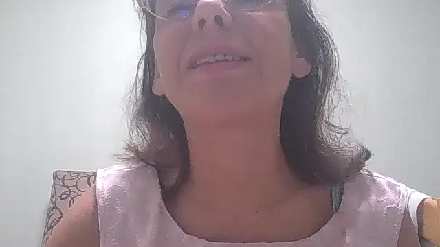 Snapshot of HollyJewel chatting on October 2, 5:53 pm HollyJewel online show from October 2, 5:53 pm