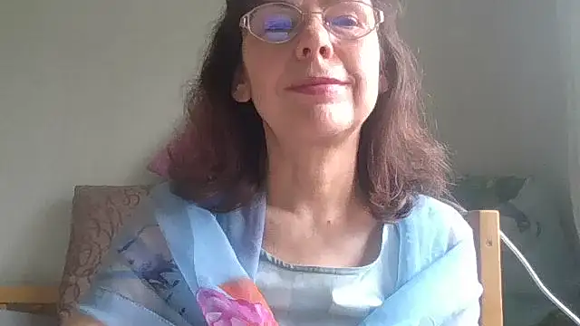 Snapshot of HollyJewel chatting on May 13, 9:28 am HollyJewel online show from May 13, 9:28 am