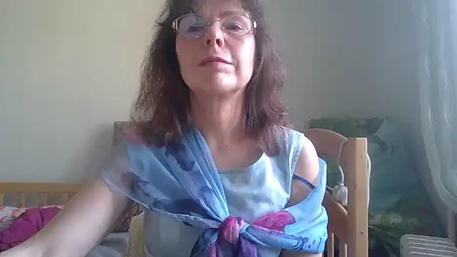 Snapshot of HollyJewel chatting on May 15, 2:57 pm HollyJewel online show from May 15, 2:57 pm