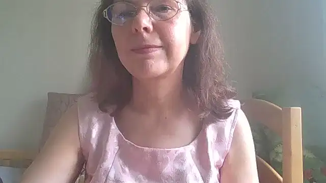Snapshot of HollyJewel chatting on May 20, 9:15 am HollyJewel online show from May 20, 9:15 am