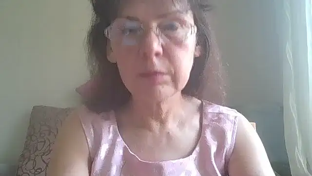 Snapshot of HollyJewel chatting on May 21, 10:22 am HollyJewel online show from May 21, 10:22 am