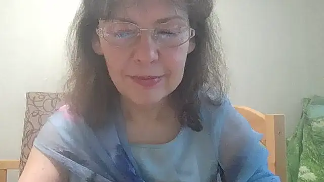 Snapshot of HollyJewel chatting on June 1, 3:47 pm HollyJewel online show from June 1, 3:47 pm