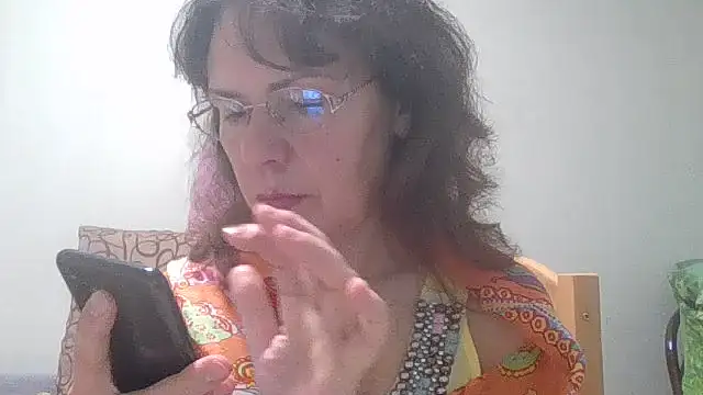 Snapshot of HollyJewel chatting on June 3, 4:45 pm HollyJewel online show from June 3, 4:45 pm