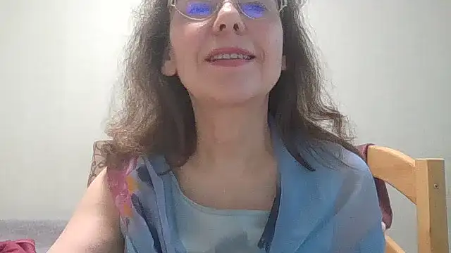 Snapshot of HollyJewel chatting on June 5, 4:56 pm HollyJewel online show from June 5, 4:56 pm