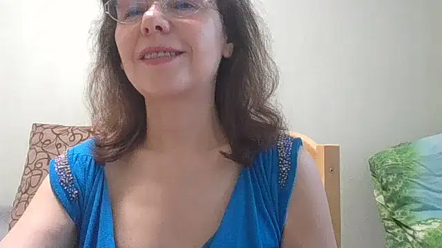 Snapshot of HollyJewel chatting on June 17, 4:19 pm HollyJewel online show from June 17, 4:19 pm