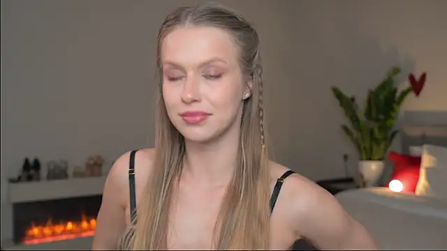 ella twinkl online show from April 17, 6:55 pm