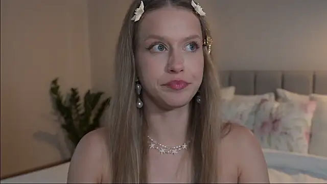 Snapshot of ella_twinkl chatting on July 26, 7:10 pm ella twinkl online show from July 26, 7:10 pm