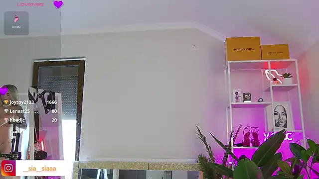 Snapshot of ArianaArianna chatting on May 11, 2:45 pm ArianaArianna online show from May 11, 2:45 pm
