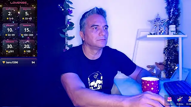 Snapshot of golden_punisher chatting on December 29, 10:12 am golden punisher online show from December 29, 10:12 am