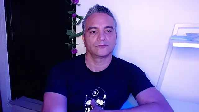 Snapshot of golden_punisher chatting on January 9, 8:34 am golden punisher online show from January 9, 8:34 am