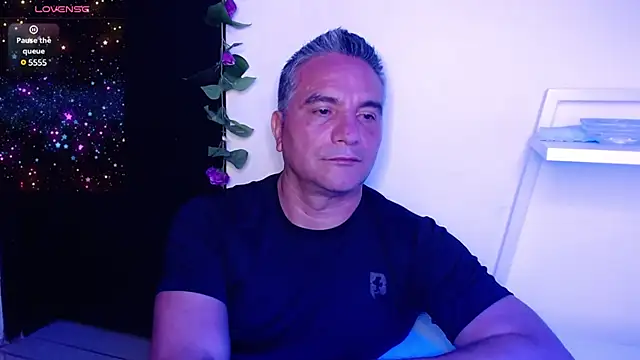 Snapshot of golden_punisher chatting on January 10, 5:47 am golden punisher online show from January 10, 5:47 am