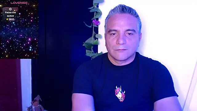 Snapshot of golden_punisher chatting on January 14, 5:30 am golden punisher online show from January 14, 5:30 am