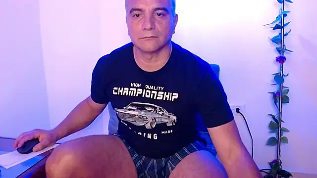 Snapshot of golden_punisher chatting on March 1, 7:41 am golden punisher online show from March 1, 7:41 am