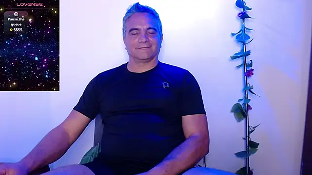 Snapshot of golden_punisher chatting on March 22, 6:11 am golden punisher online show from March 22, 6:11 am