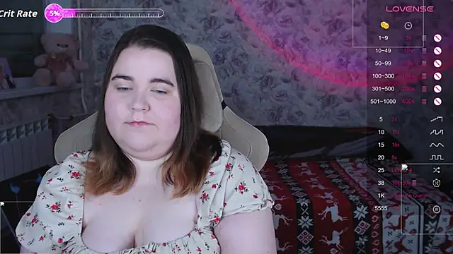 Estelle Hicks online show from December 14, 6:45 pm